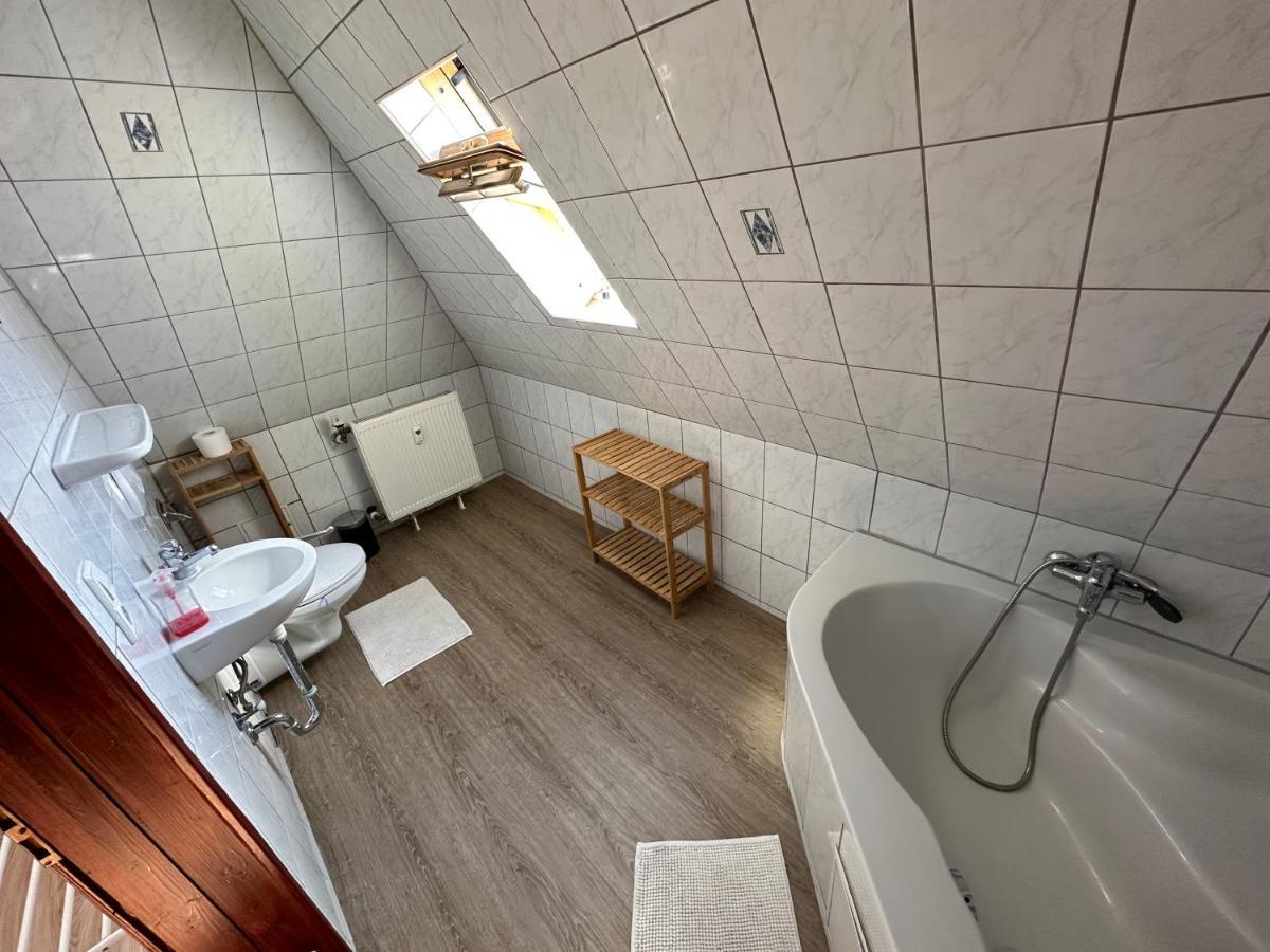 Schoene Grosse Maisonettenwohnung In Weissenthurm Exterior photo